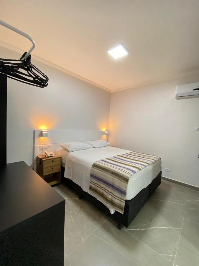 Flat - Acomoda Ate 4 Hospedes - Bairro Do Gonzaga - Santos Sp Εξωτερικό φωτογραφία